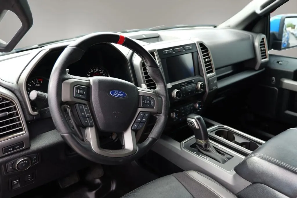 Ford F-150 photo 4