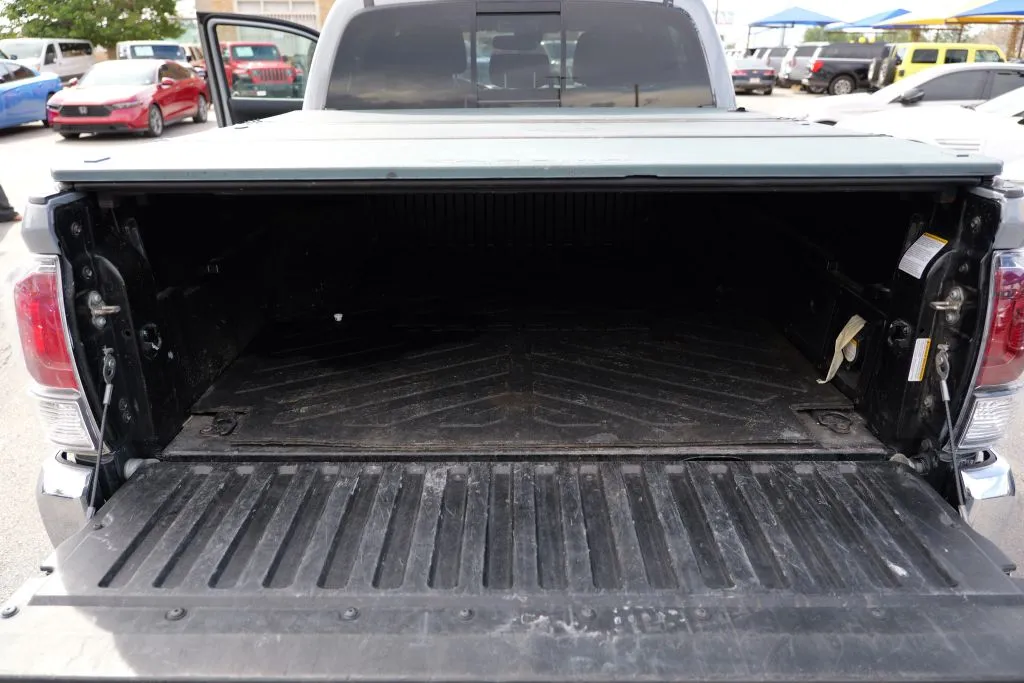 Toyota Tacoma photo 15