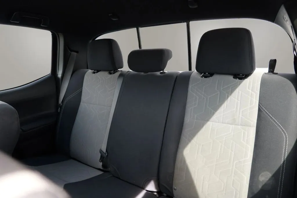 Toyota Tacoma photo 9