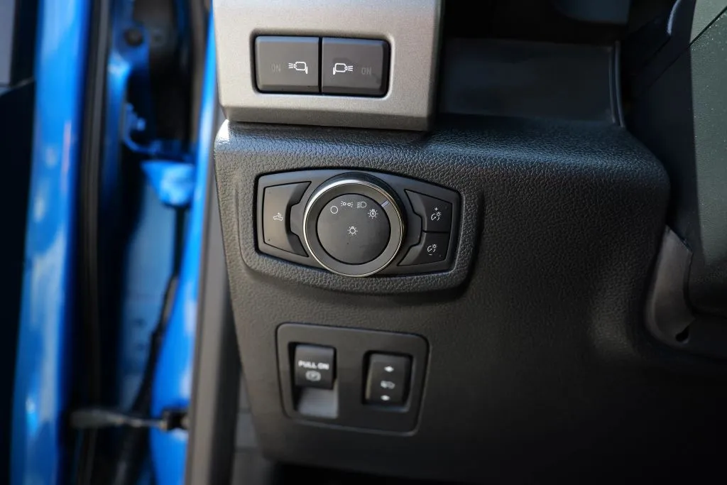 Ford F-150 photo 8