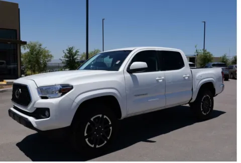 White 2022 Toyota Tacoma Double Cab SR5 Pickup 4D 5 ft for sale in El Paso, TX