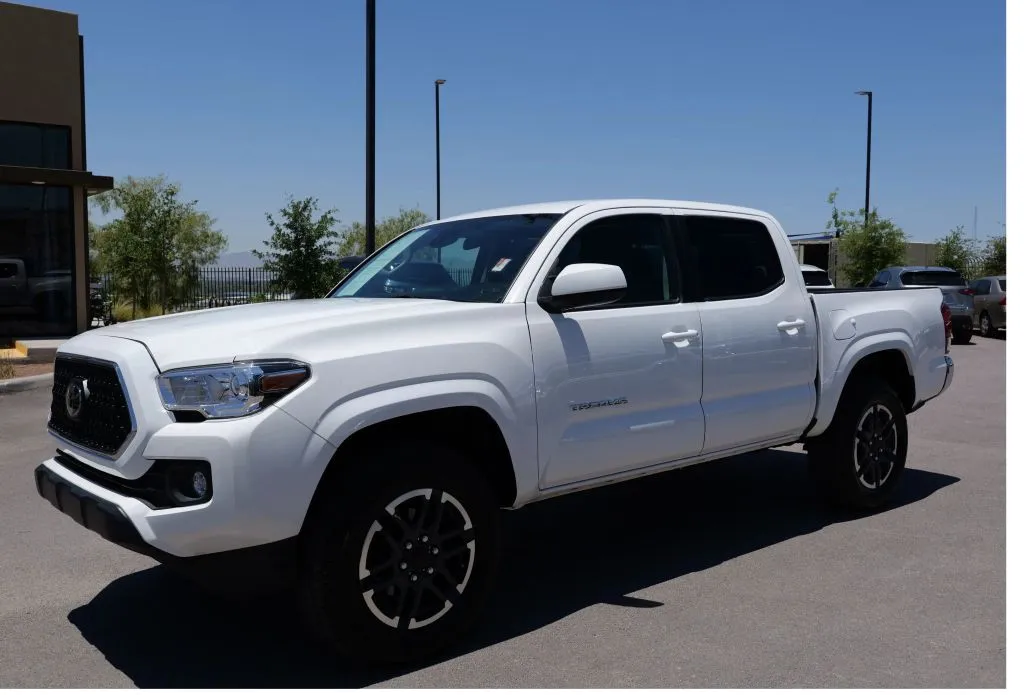White 2022 Toyota Tacoma Double Cab SR5 Pickup 4D 5 ft for sale in El Paso, TX