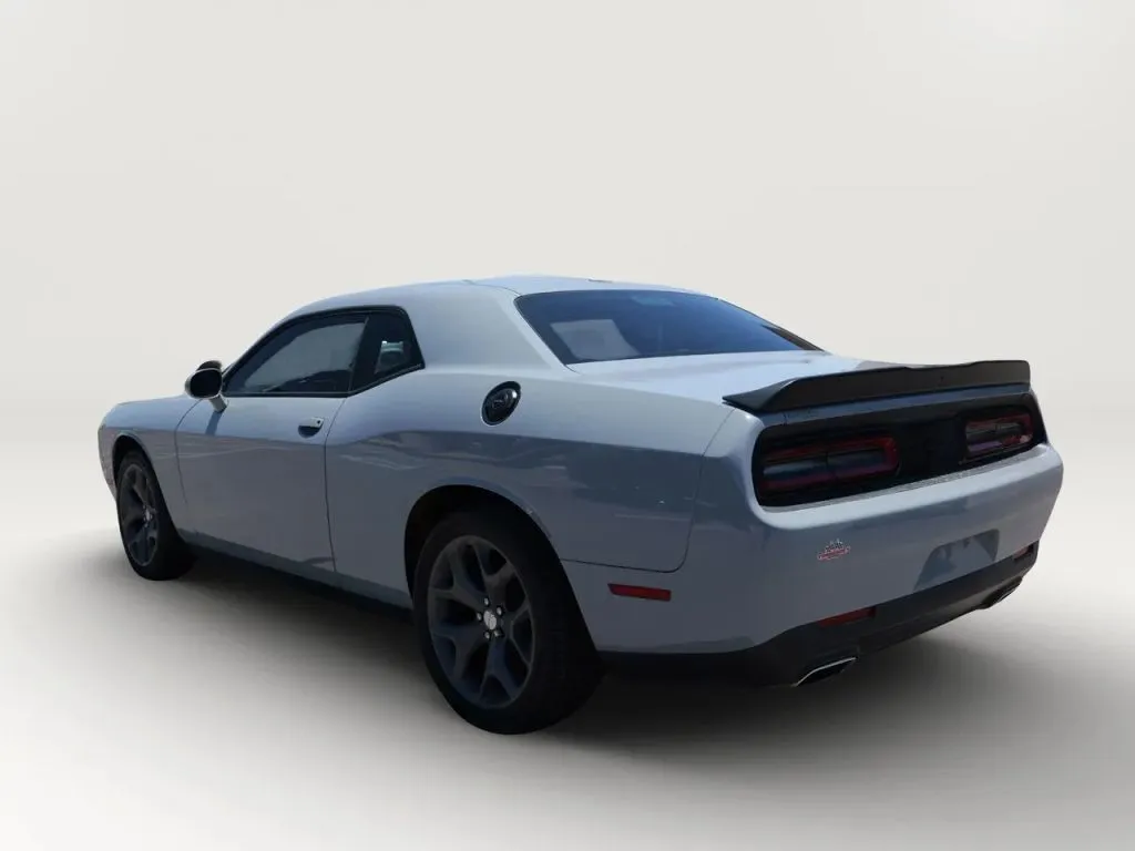 Dodge Challenger photo 3