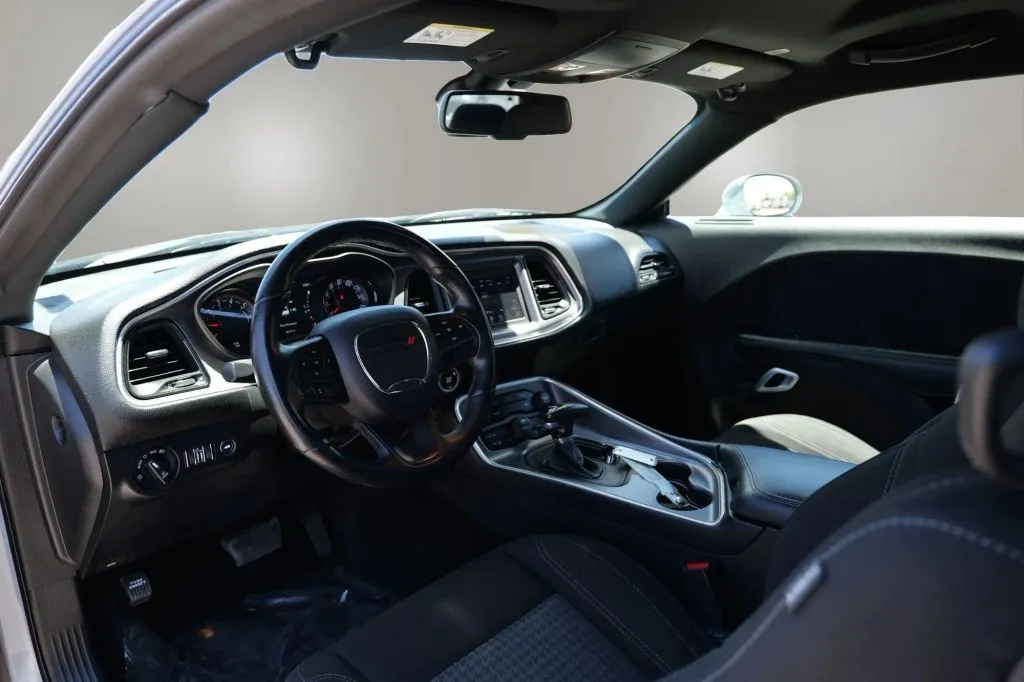 Dodge Challenger photo 4