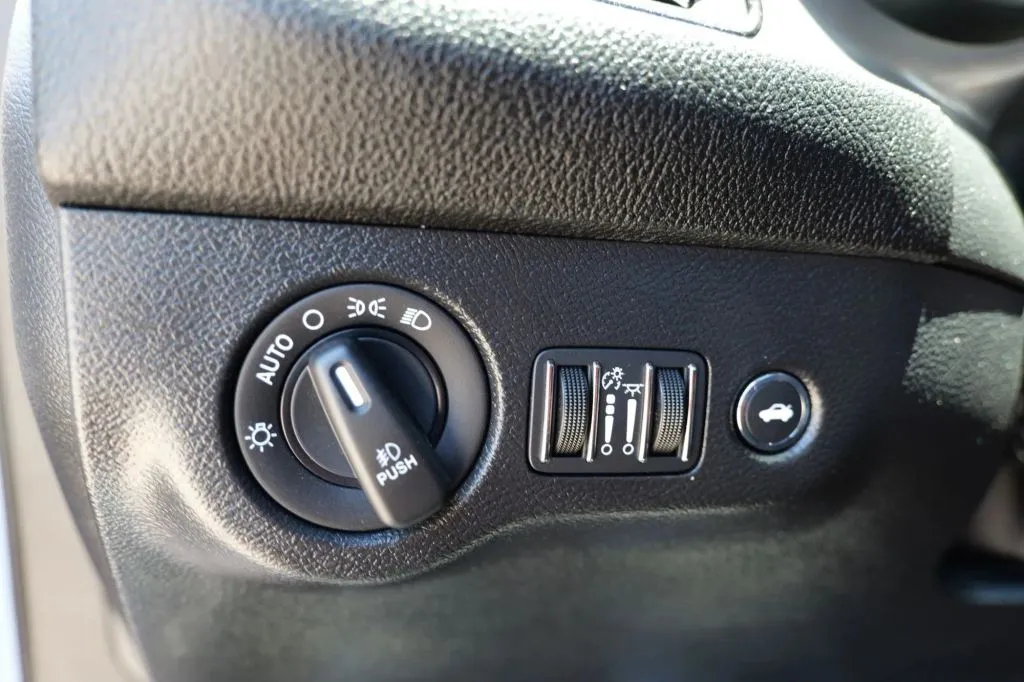 Dodge Challenger photo 7