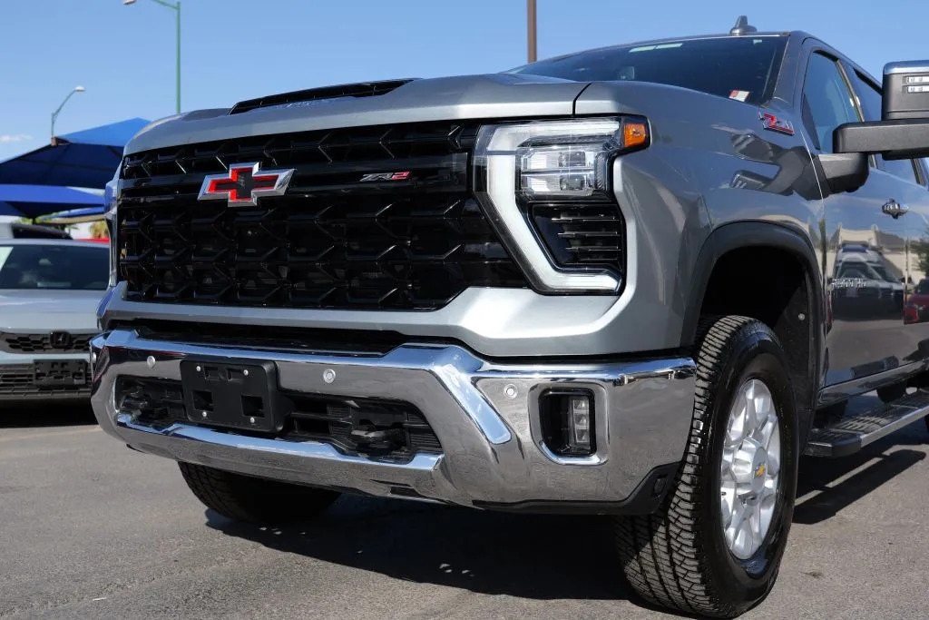 Chevrolet Silverado photo 18