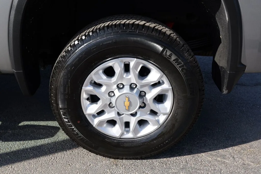 Chevrolet Silverado photo 14