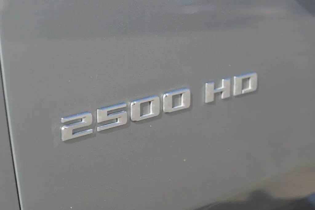 Chevrolet Silverado photo 19