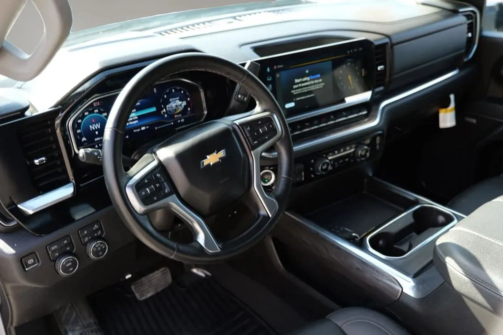 Chevrolet Silverado photo 4