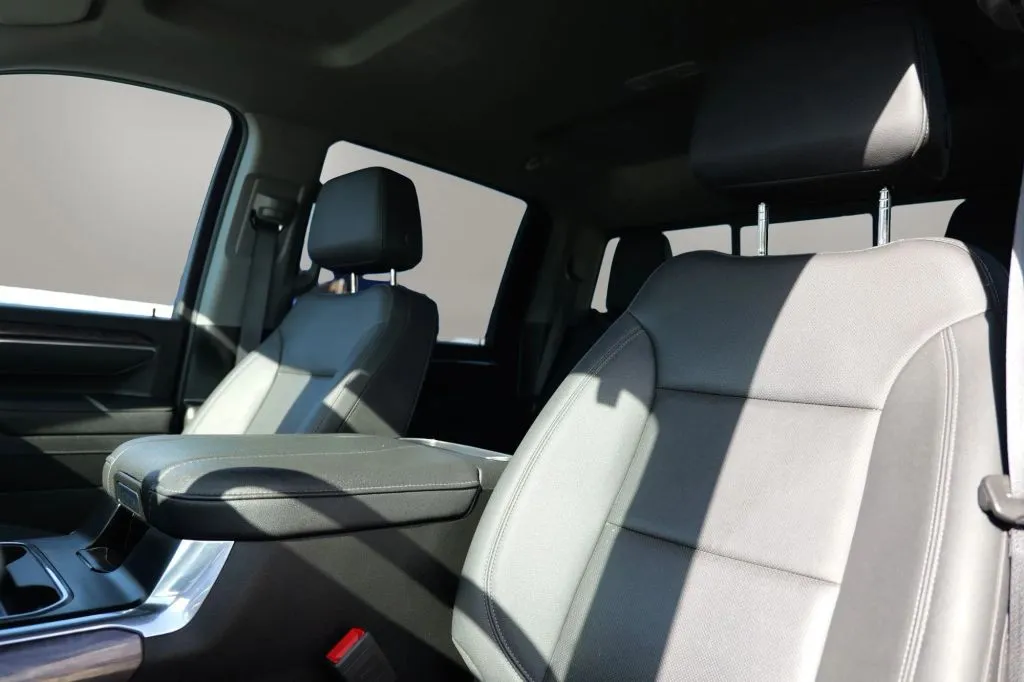Chevrolet Silverado photo 9