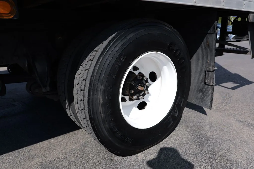 Freightliner M106 photo 15