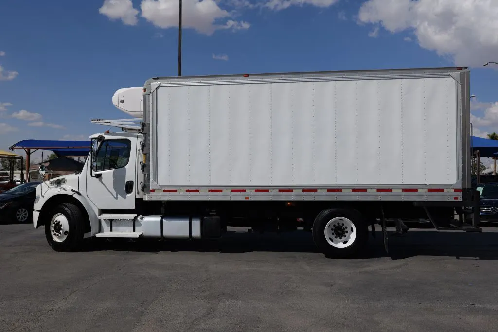 Freightliner M106 photo 2