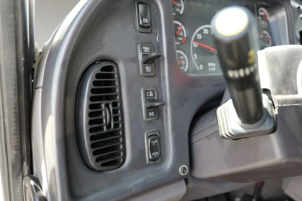 Freightliner M106 photo 7