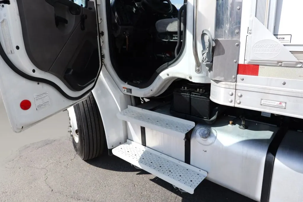 Freightliner M106 photo 13