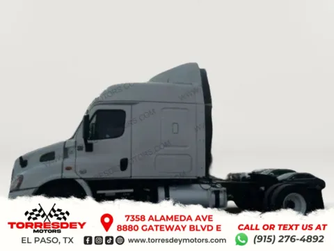 White 2014 Freightliner Cascadia CA113SLP Sleeper for sale in El Paso, TX