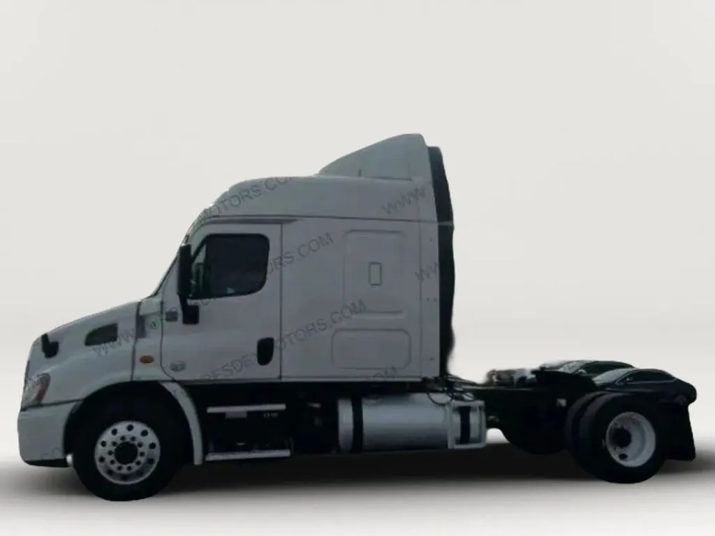 White 2014 Freightliner Cascadia CA113SLP Sleeper for sale in El Paso, TX