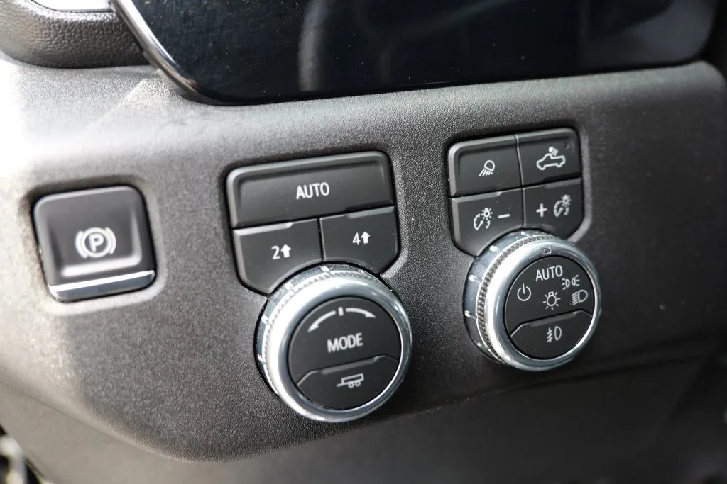 GMC Sierra photo 9