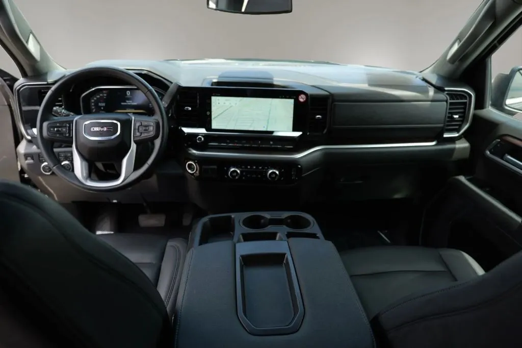 GMC Sierra photo 11