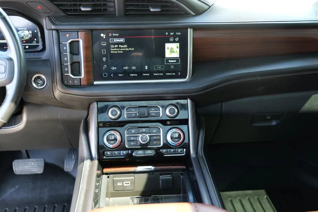 GMC Yukon XL photo 17