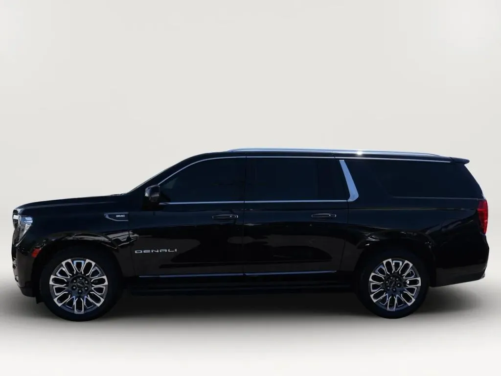 GMC Yukon XL photo 2