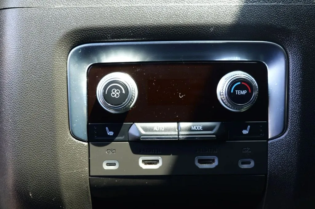 GMC Yukon XL photo 14