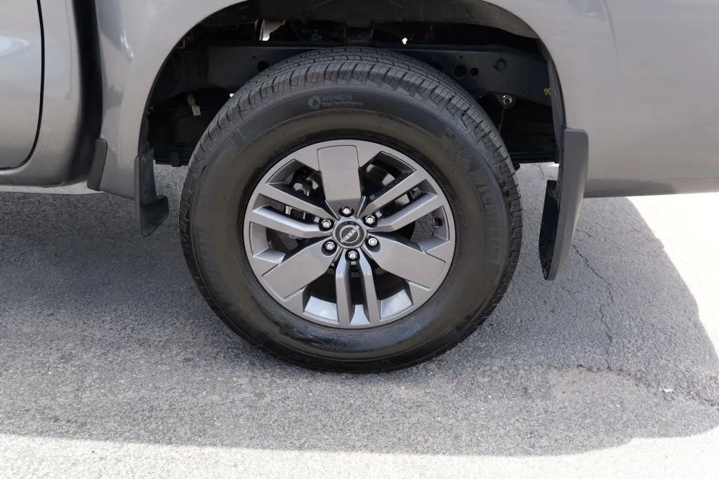 Nissan Frontier photo 13
