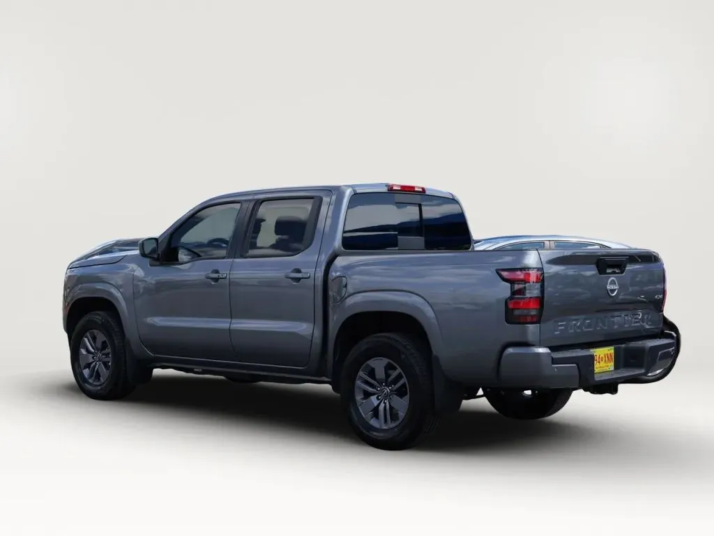 Nissan Frontier photo 3