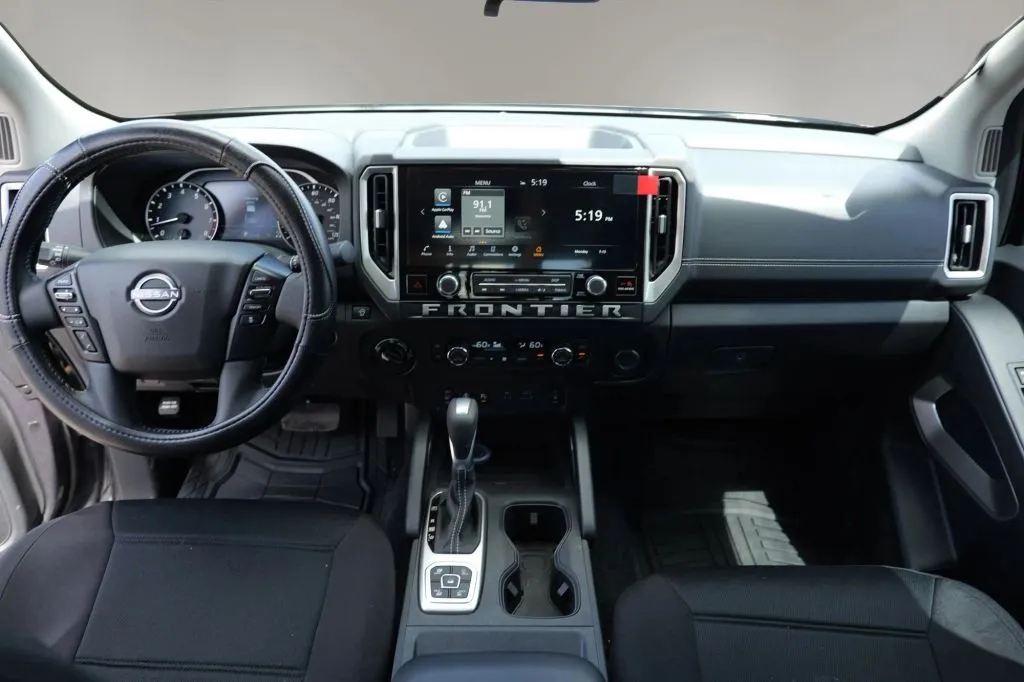 Nissan Frontier photo 11