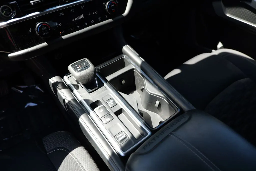 Nissan Pathfinder photo 12