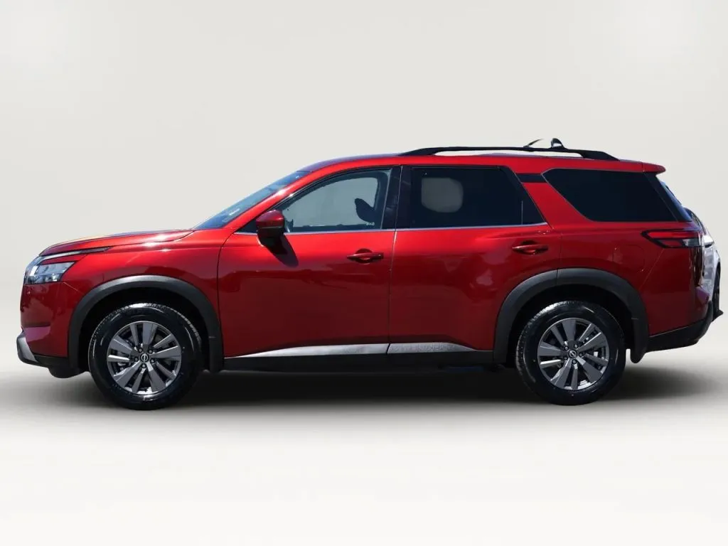 Nissan Pathfinder photo 2