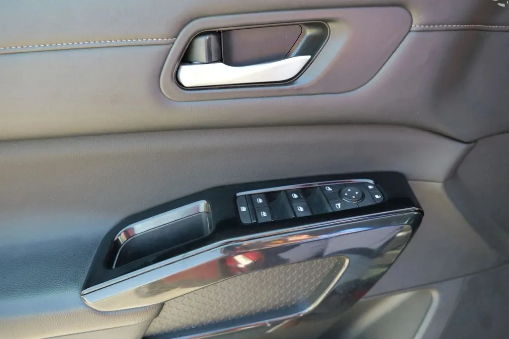 Nissan Pathfinder photo 7