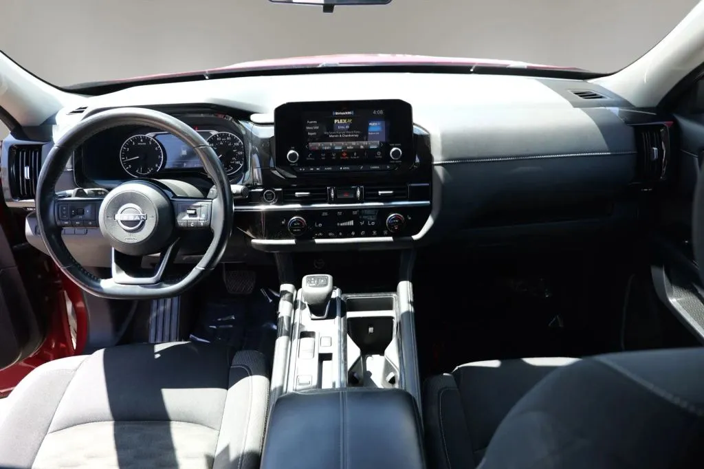 Nissan Pathfinder photo 11