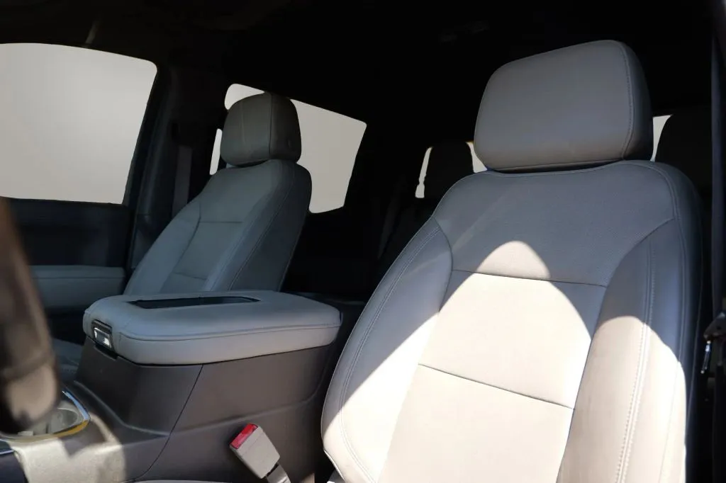 GMC Sierra photo 9