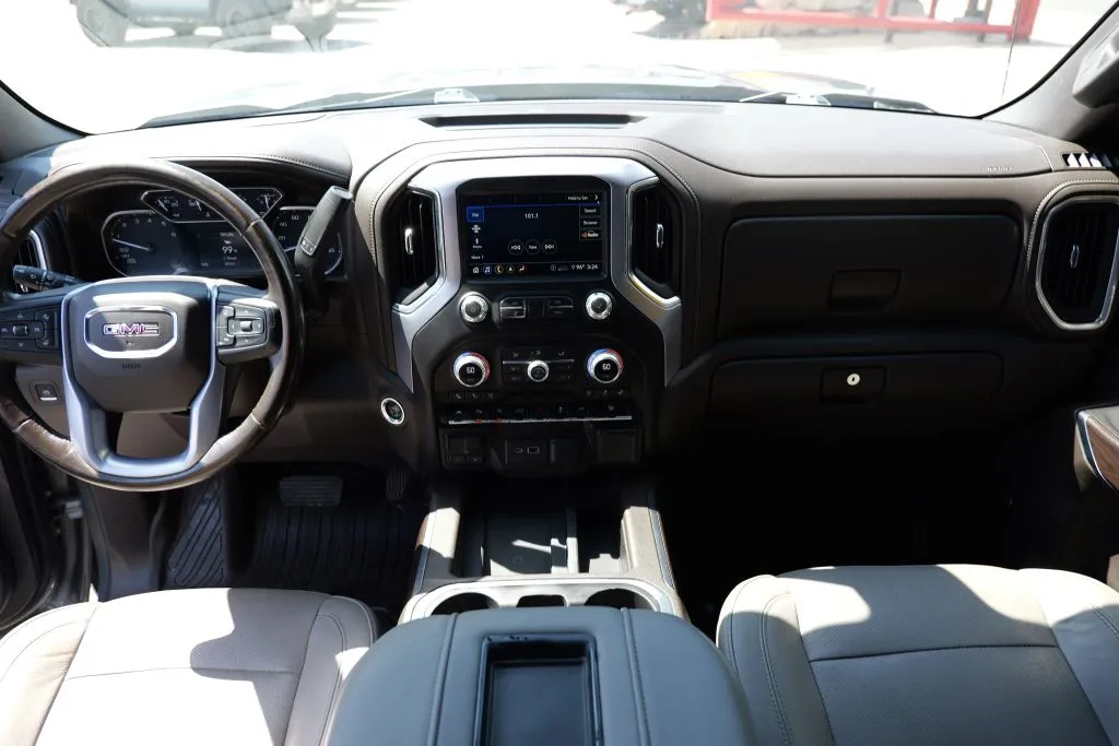 GMC Sierra photo 11