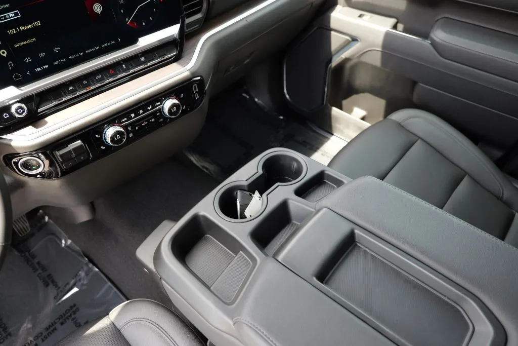 GMC Sierra photo 12