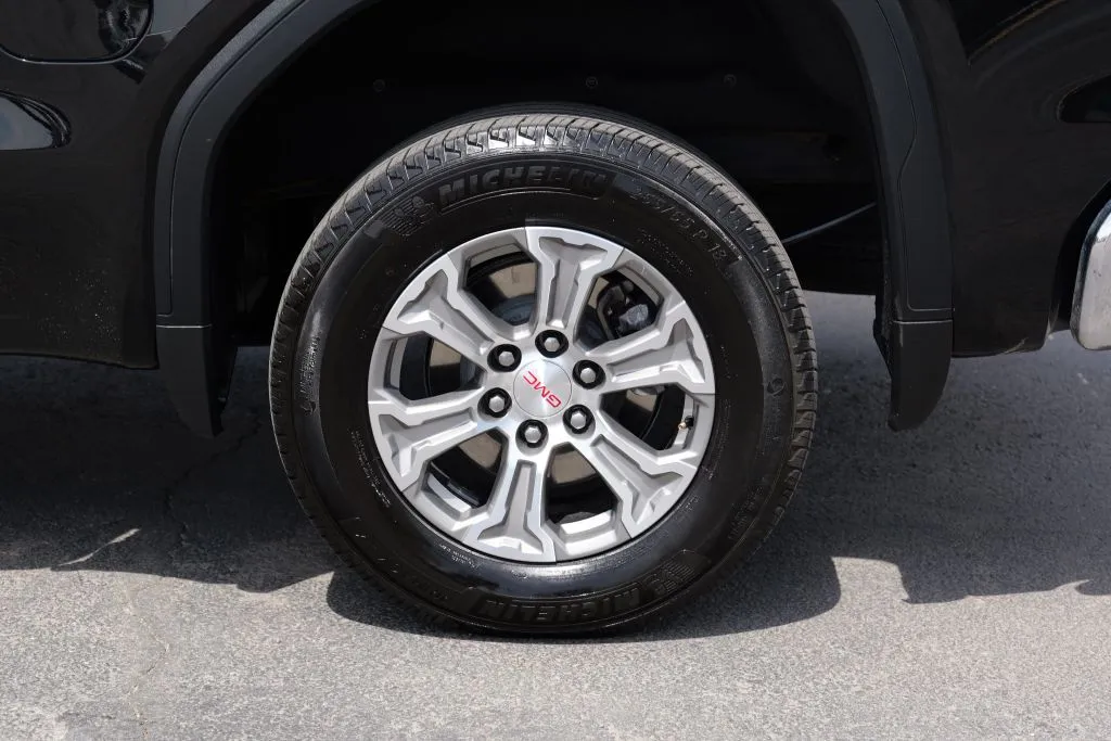 GMC Sierra photo 13
