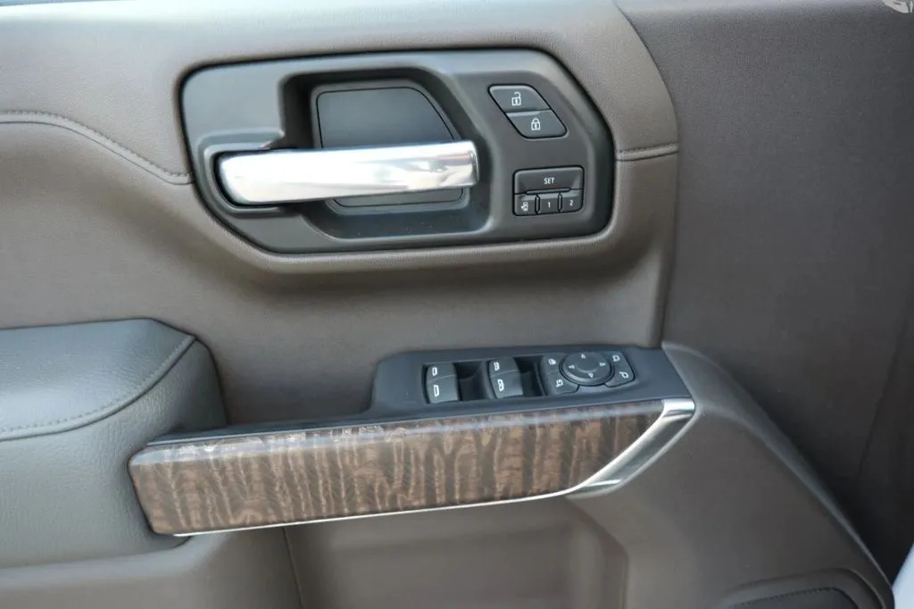 GMC Sierra photo 8