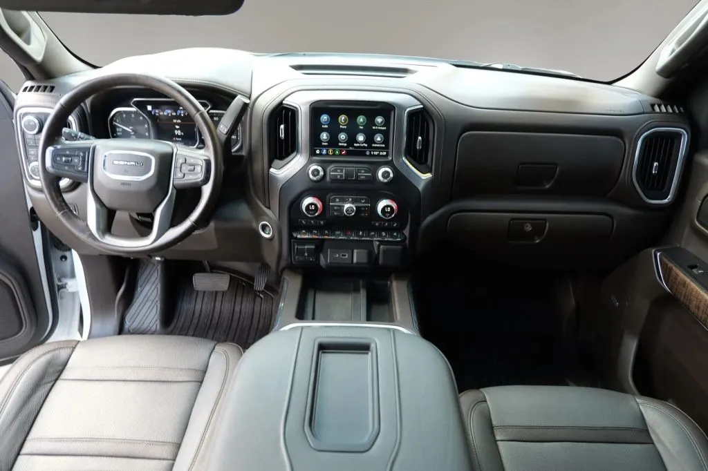 GMC Sierra photo 11
