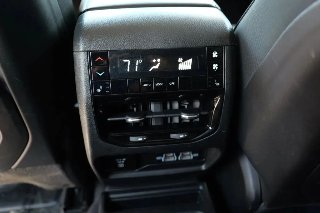 Jeep Grand Cherokee L photo 11