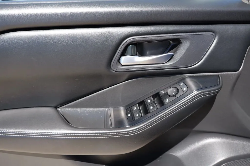 Nissan Rogue photo 7