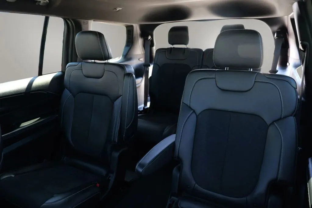 Jeep Grand Cherokee L photo 9