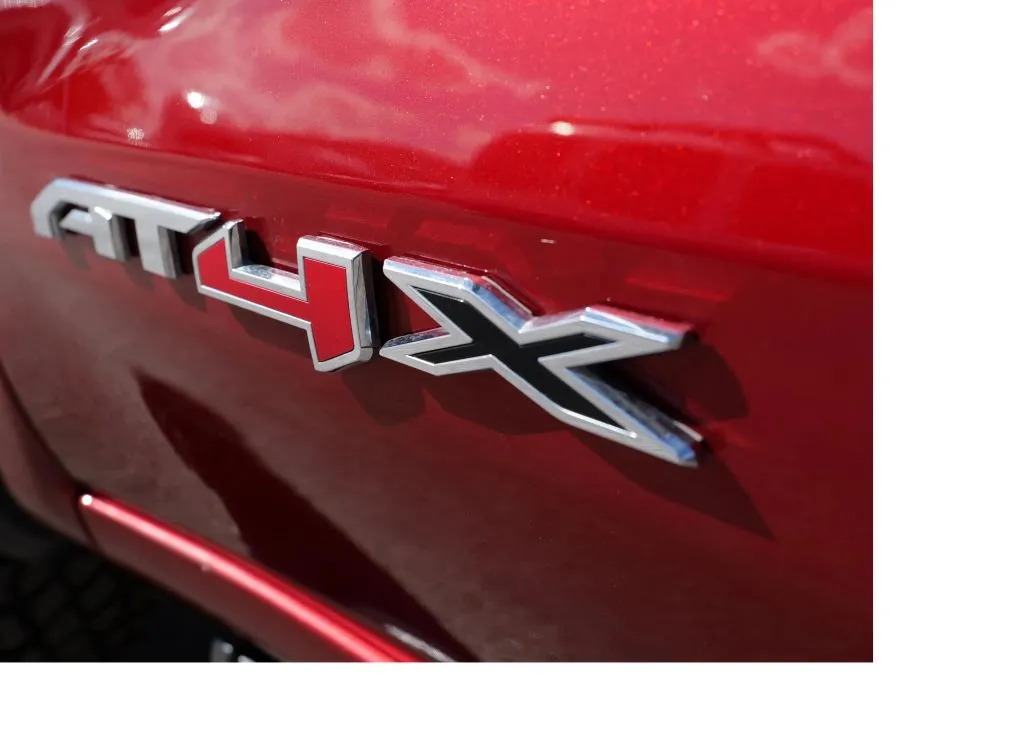 GMC Sierra photo 13