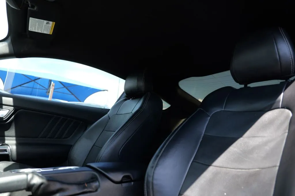 Ford Mustang photo 7
