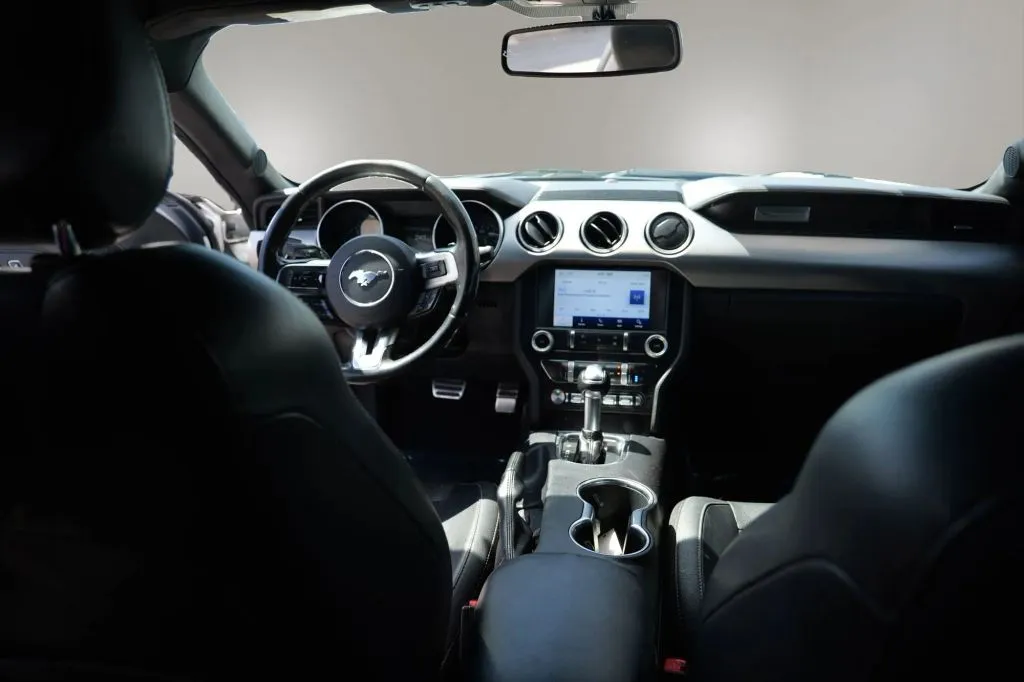 Ford Mustang photo 9