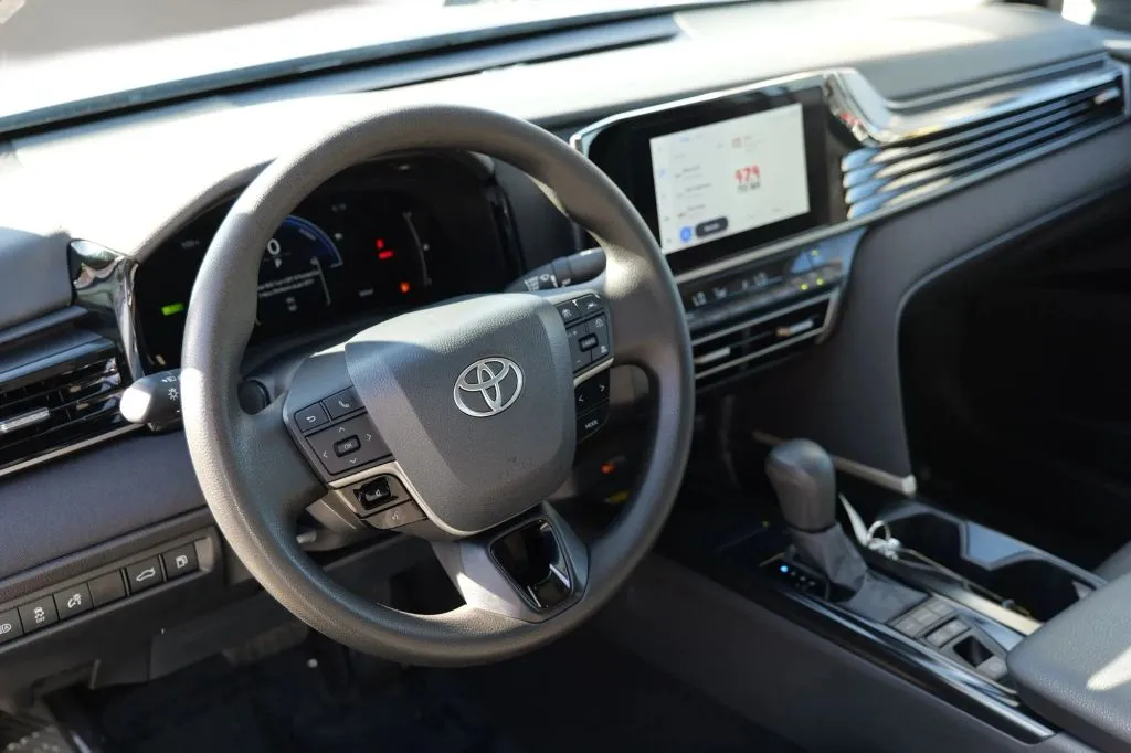 Toyota Camry photo 4