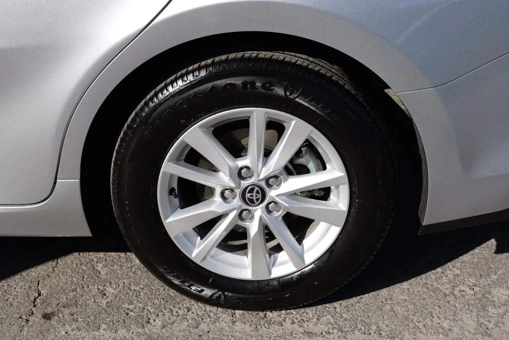 Toyota Camry photo 11