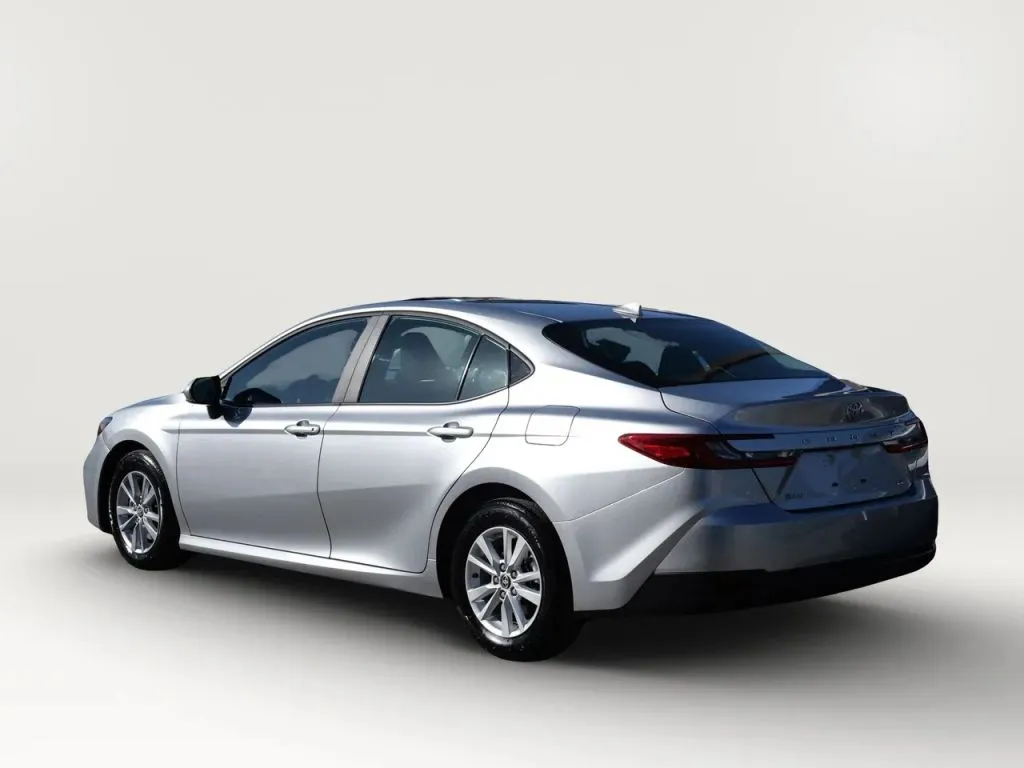 Toyota Camry photo 3