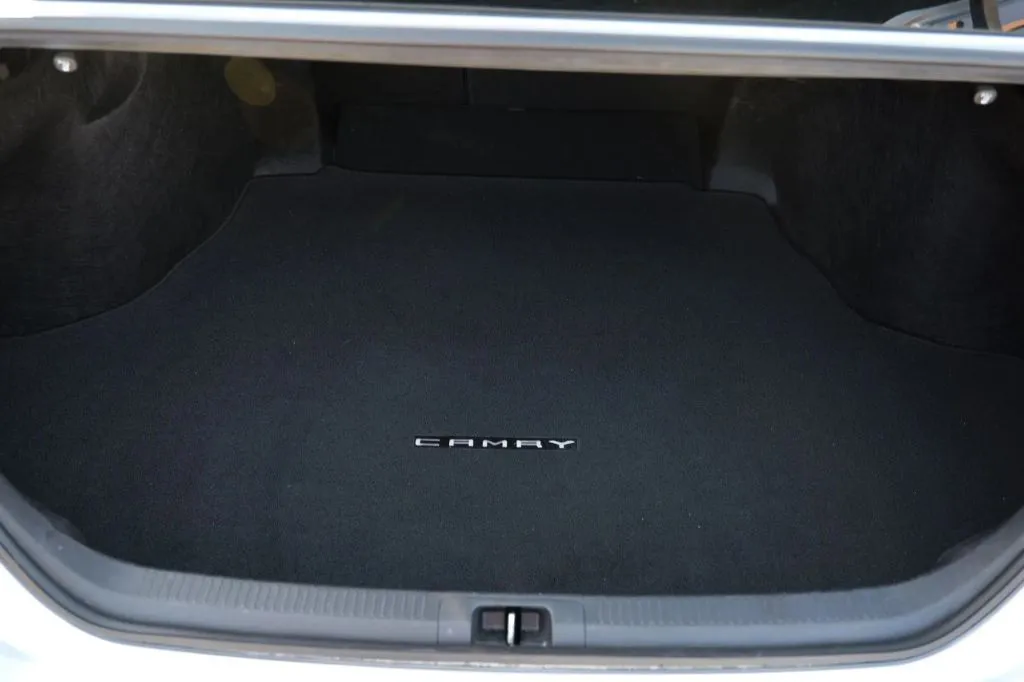 Toyota Camry photo 9
