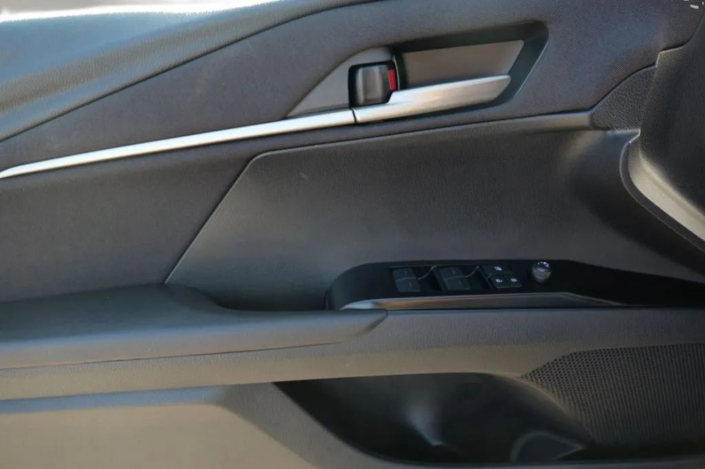 Toyota Camry photo 10