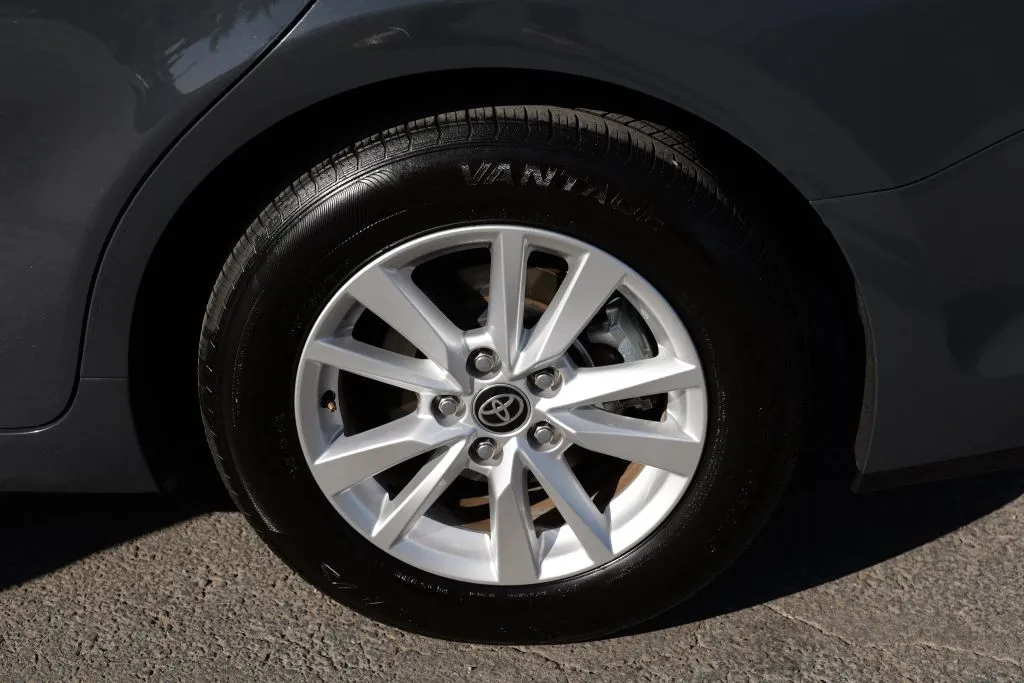 Toyota Camry photo 12